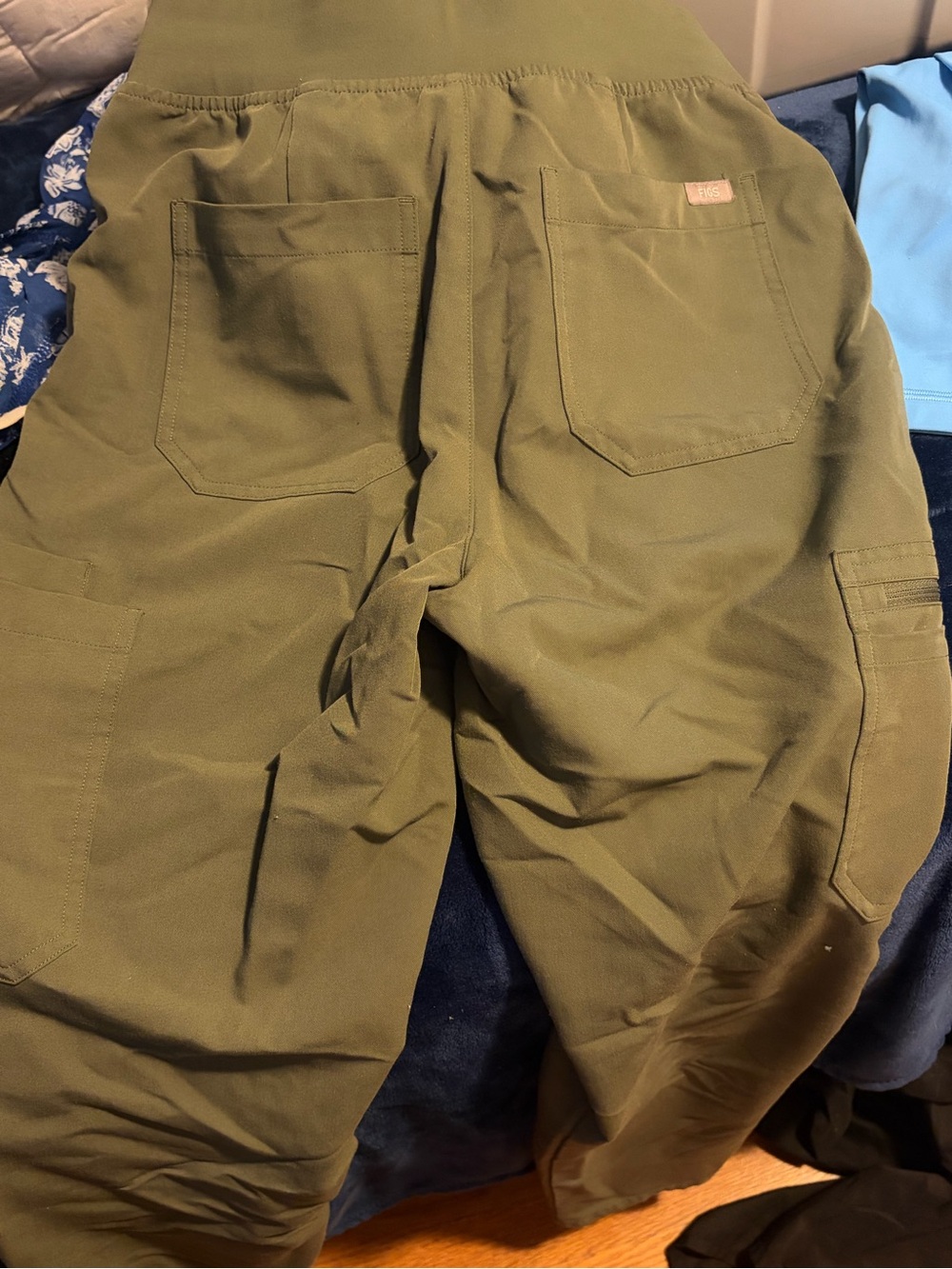 Figs women’s small Olive Green Drawstring Scrub Pants - Picture 2 of 4